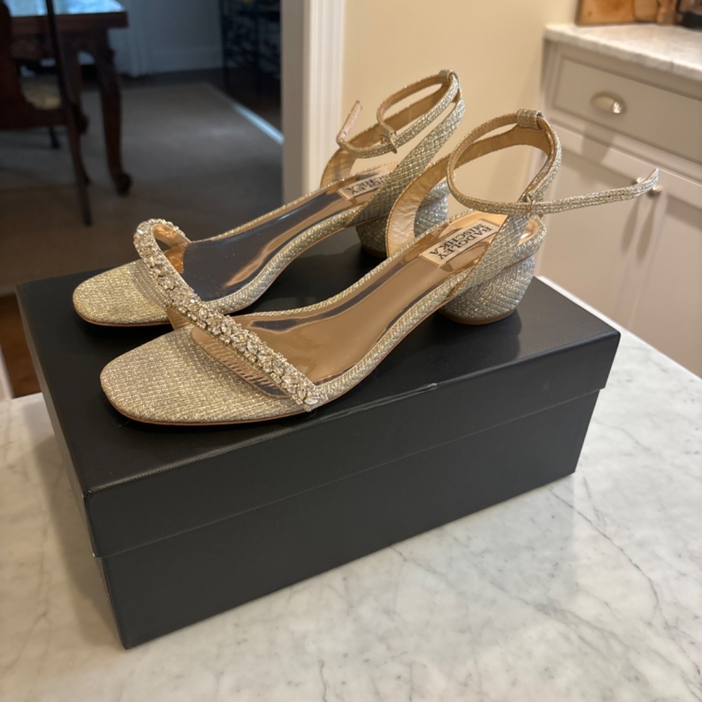 Badgley Mischa Platinum Chunky Heel Sandal - Size 8 - Picture 2 of 6